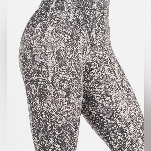 Spanx leggings snake skin pattern black gray  no seam in front leggings new - Picture 2 of 9